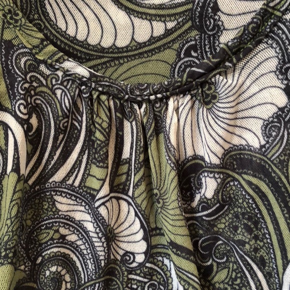 Sweet Pea green/black print 3/4 sleeve mesh top - Picture 4 of 8